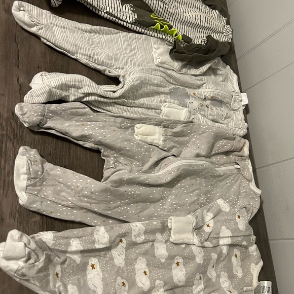 Newborn boy lot 60$ for all items. Like new condition barley worn - Picture 2 of 11